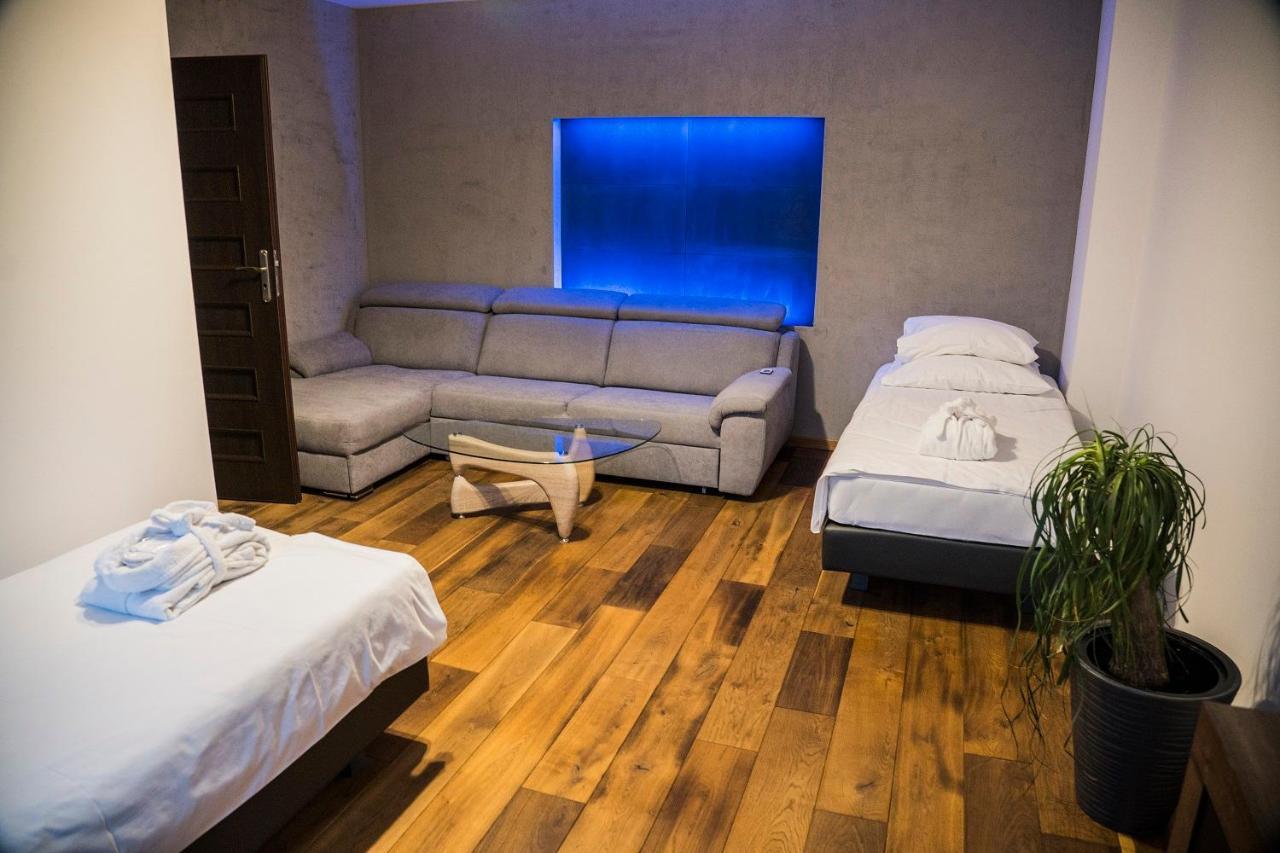Apartamenty Korona Кросно Екстер'єр фото
